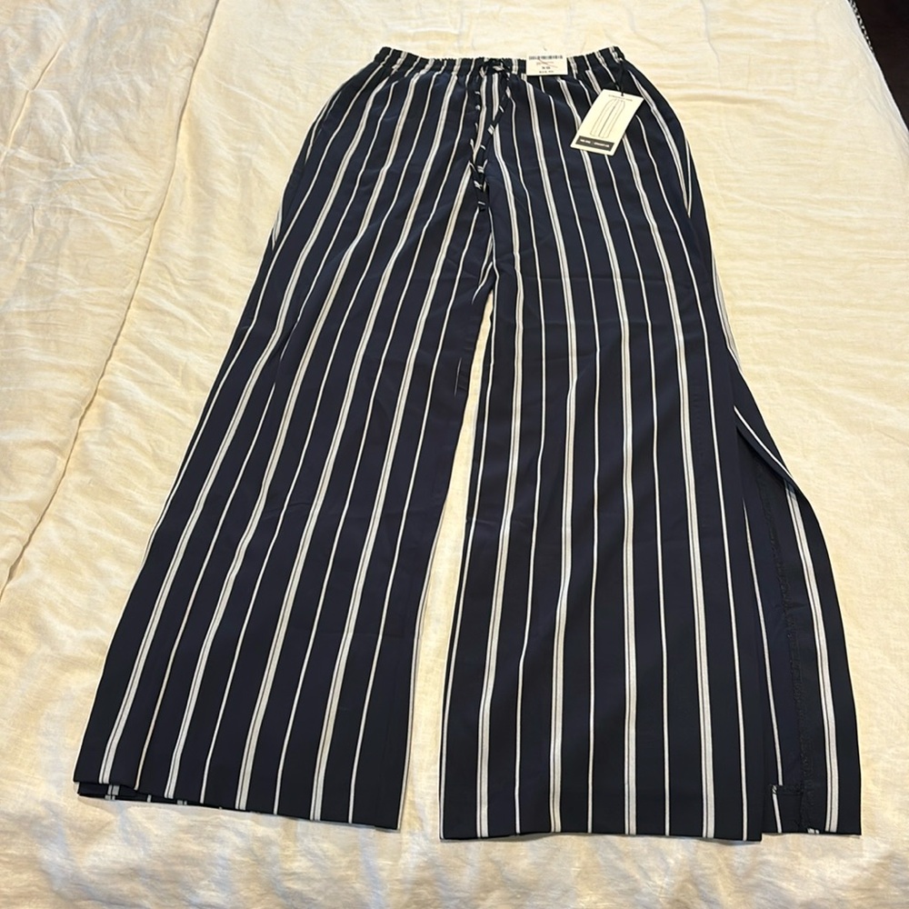 New, never been worn Navy/white straight leg pant, slits on side